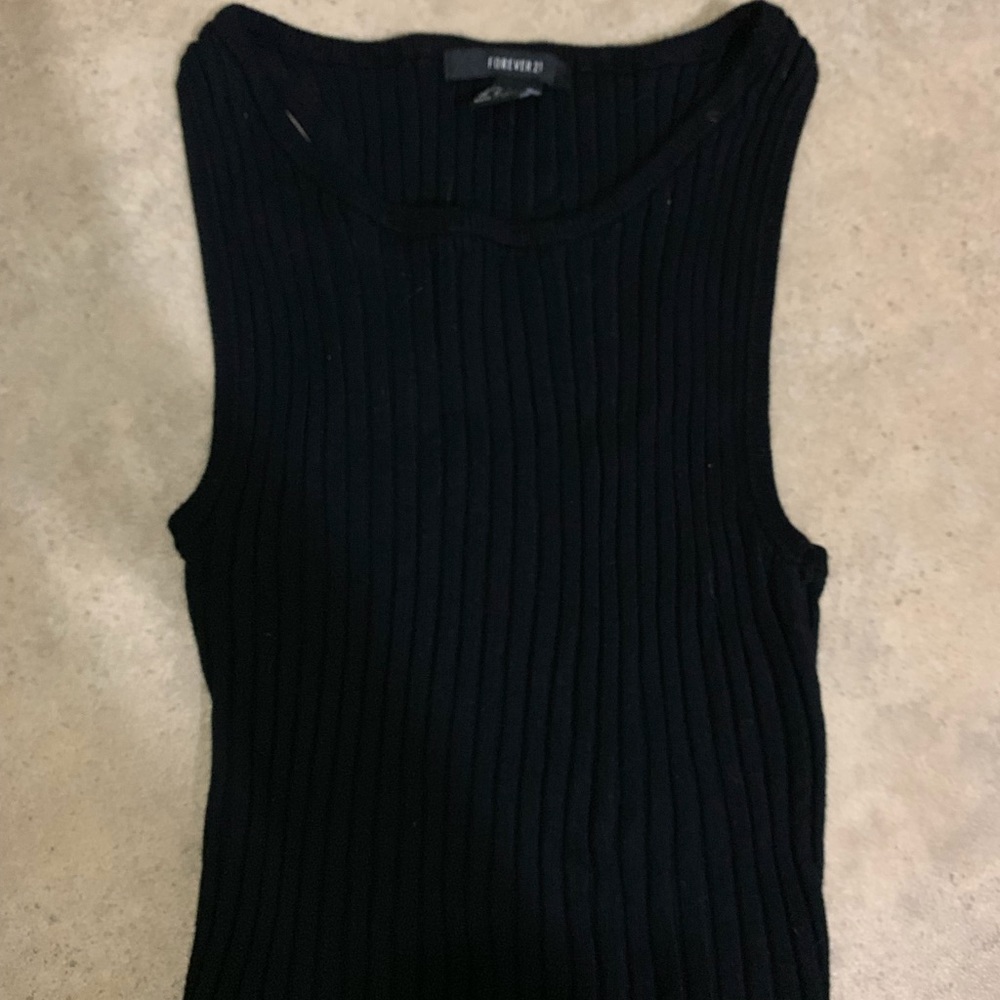 BLACK TANK TOP SIZE SMALL